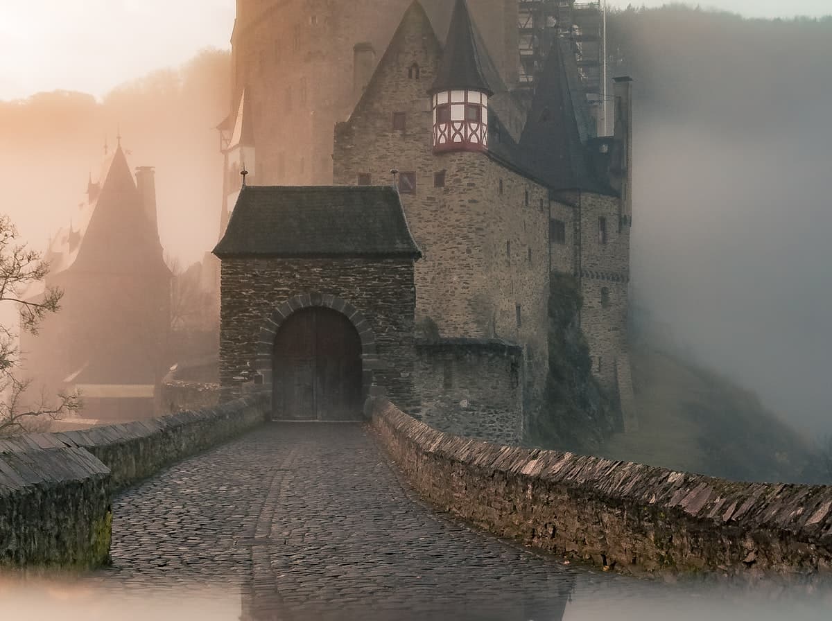 Castel gotic din secolul XIX, estimat la aproximativ 30.000.000 de euro, cumpărat de Mark Zuckerberg