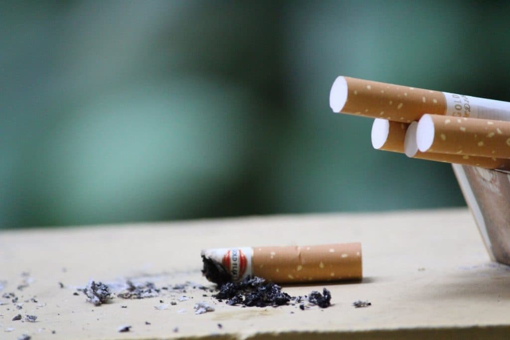 Țara în care un pachet de țigări trece de 40 de dolari refuză să reducă drastic taxele pe țigări. Acuzații că a pierdut până și „controlul asupra pieței negre”