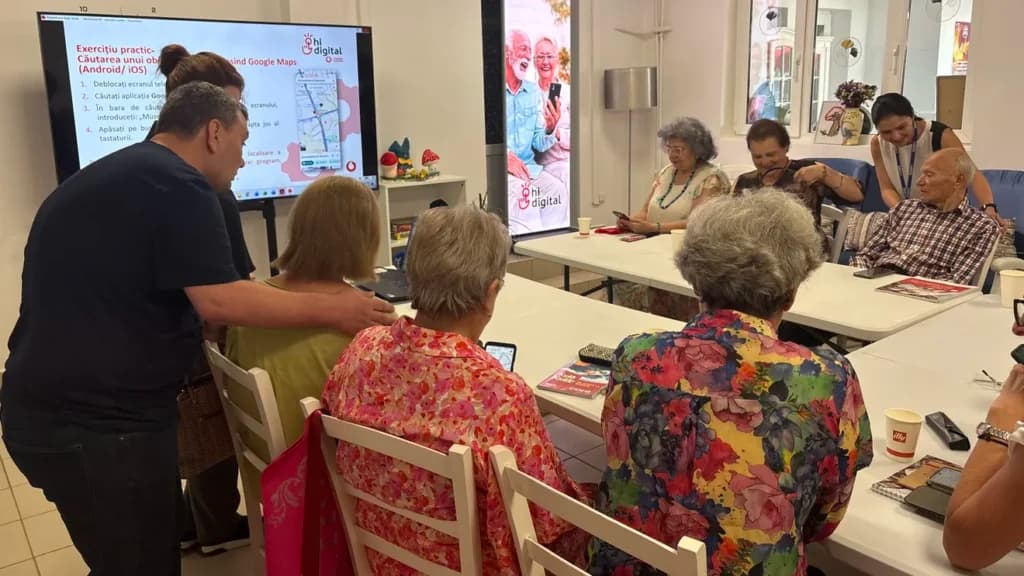 FOTO & VIDEO | Atelierul Hi Digital pentru seniori: Cum învață românii de peste 65 de ani să folosească tehnologia pe smartphone / Senior participant la atelier: „Noi suntem deja ca o familie”